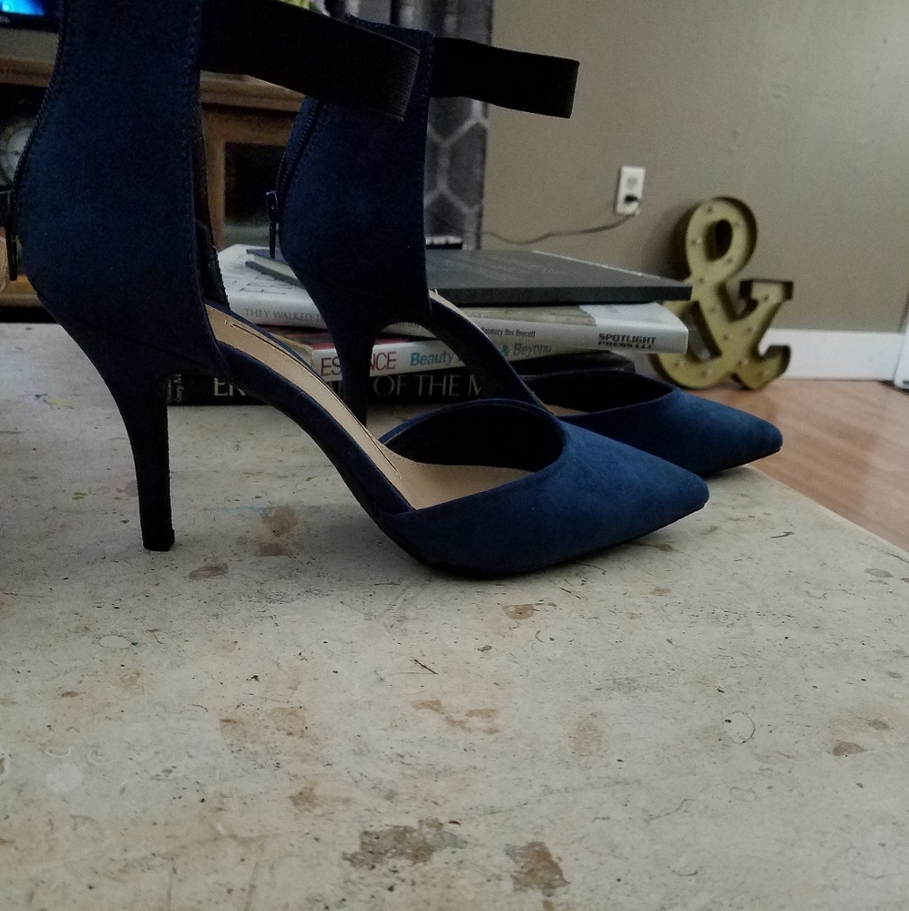 Ladies New Directions brand "blue suede" heels size 10M